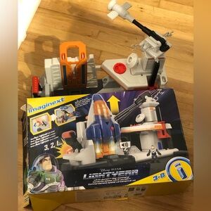 Disney lightyear lift and launch star command playset